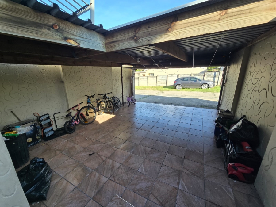 3 Bedroom Property for Sale in Amalinda North Eastern Cape